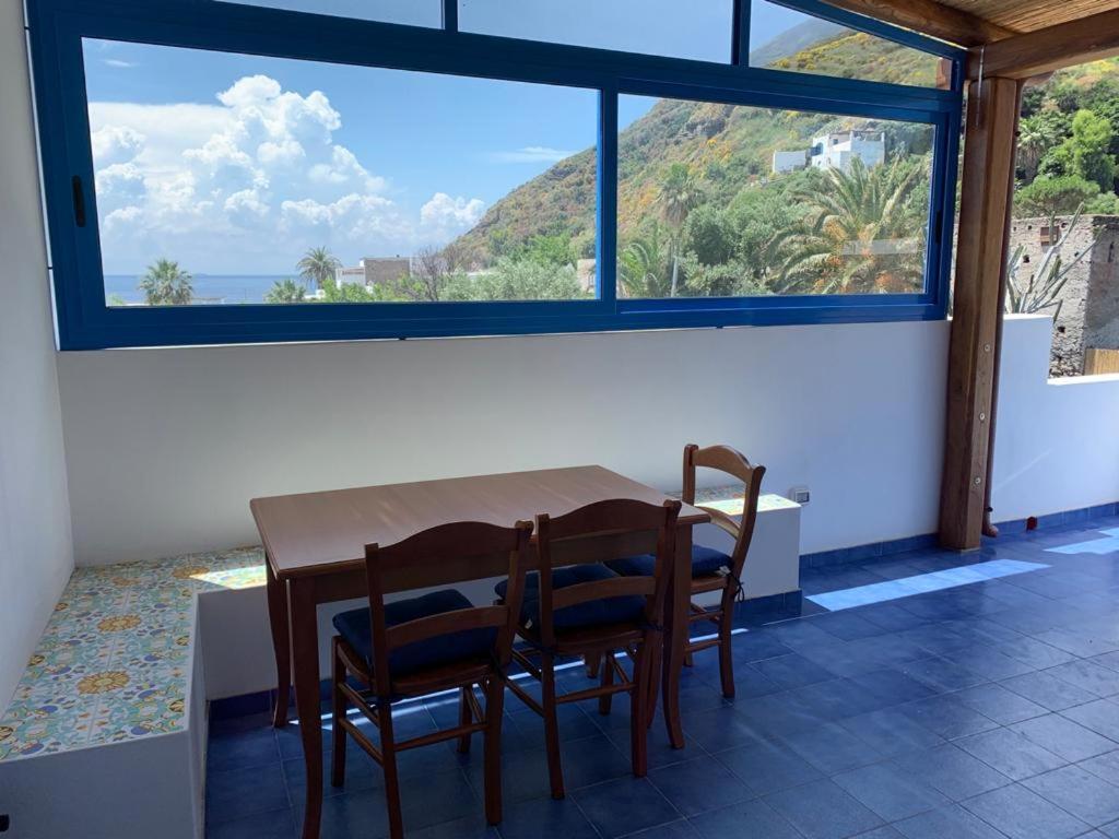 Apartment with Mountain View